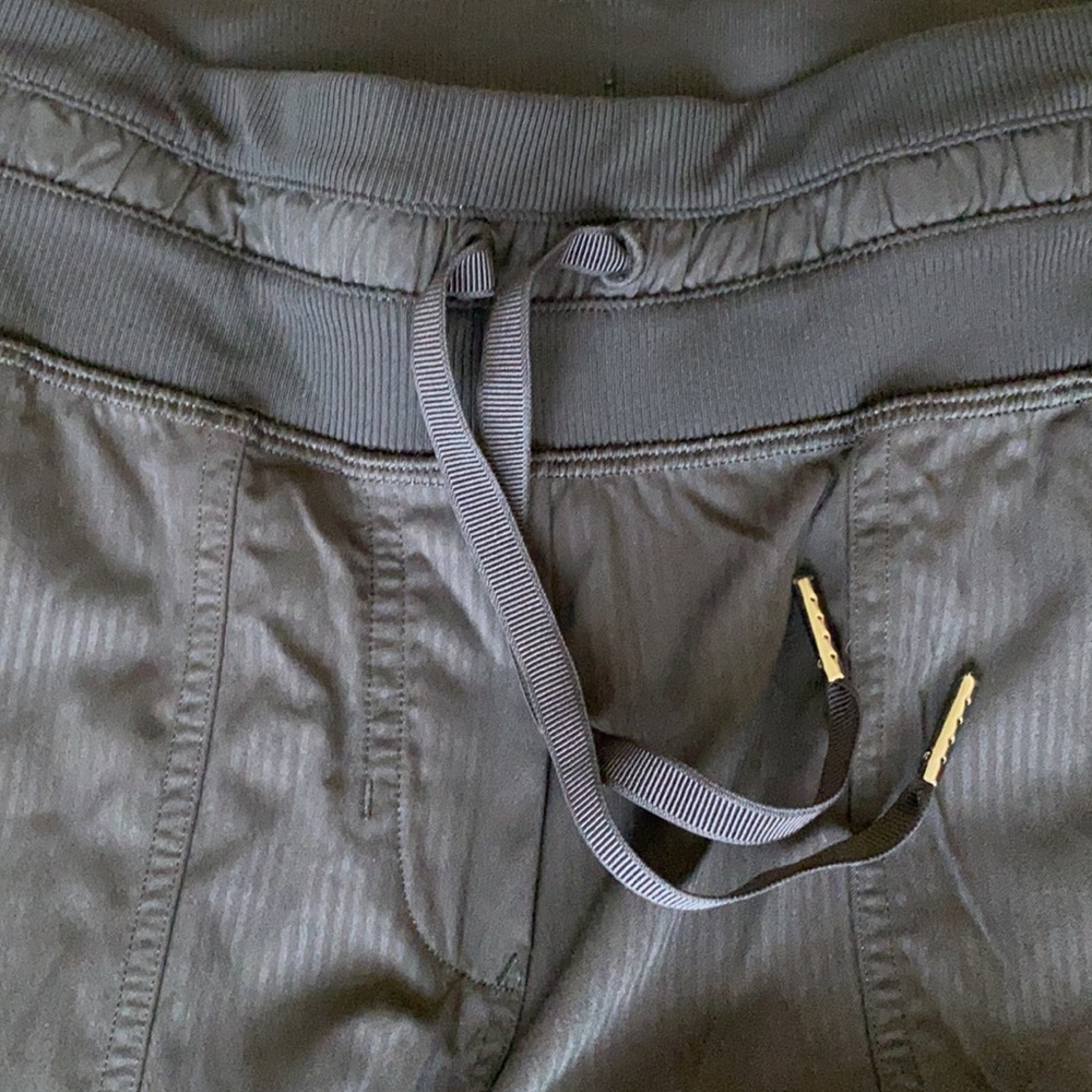 Like New Lululemon Dance Studio Capri View 3